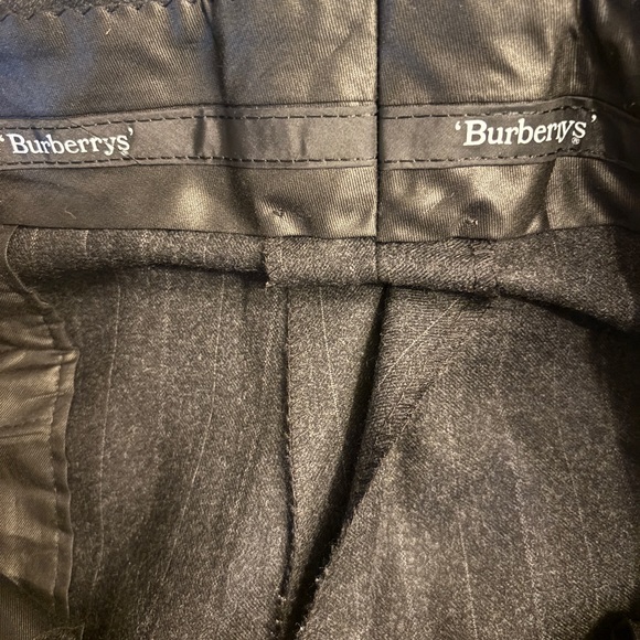 Burberry mens grey flannel pinstripe suit 44 jacket and size 40 x 32 pant. - Picture 10 of 12